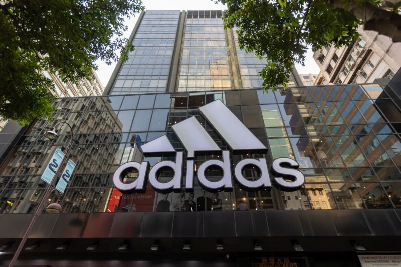 Adidas: Online Revenue increased by 6%